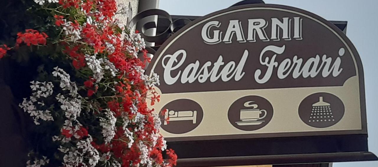 מלון טואנו Garni Castel Ferari מראה חיצוני תמונה